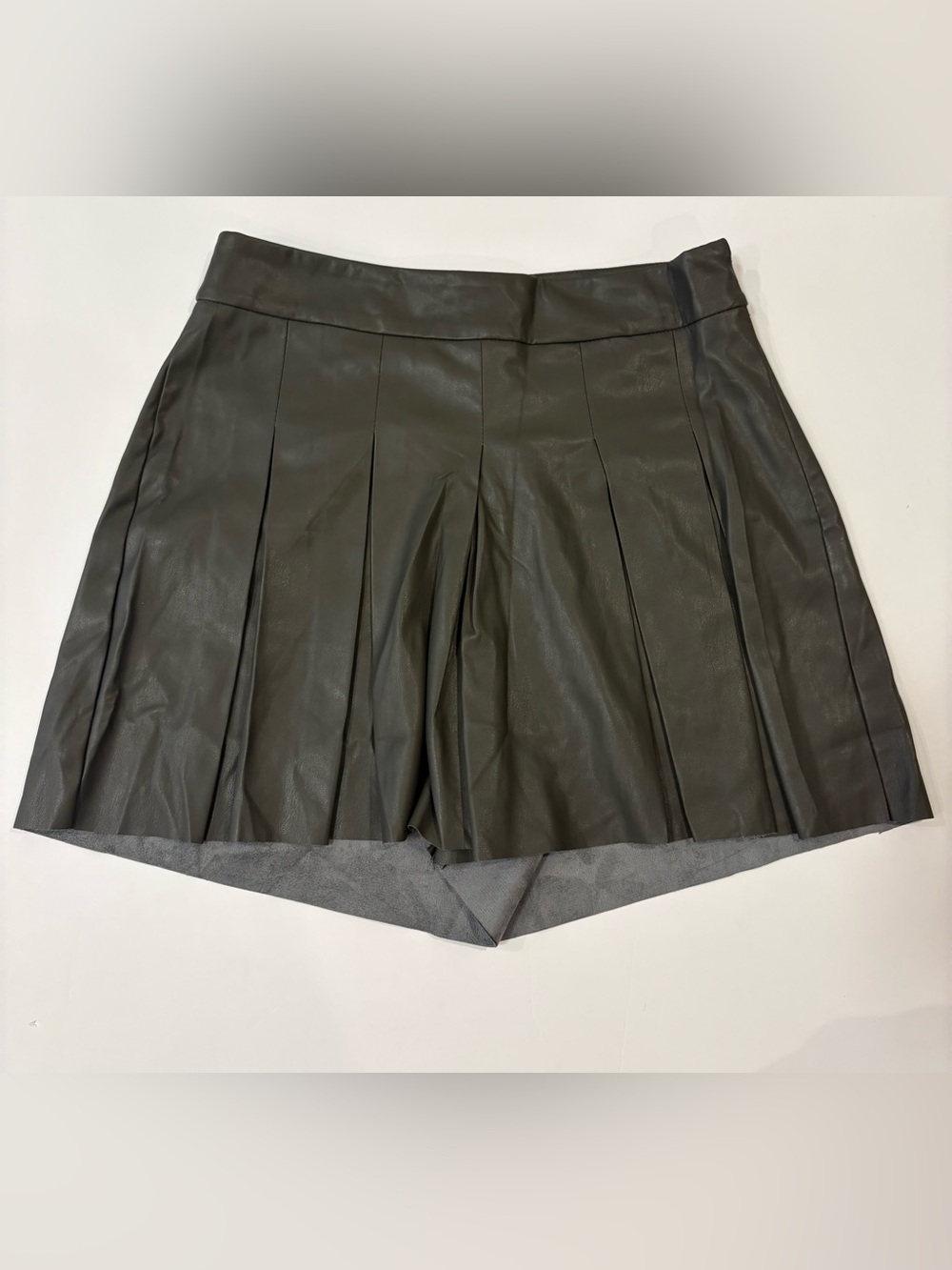 Shinestar Pleated Faux Leather Skort Charcoal Gray Medium NWT